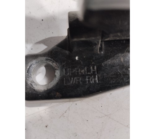 Петля двери(передняя правая нижняя)