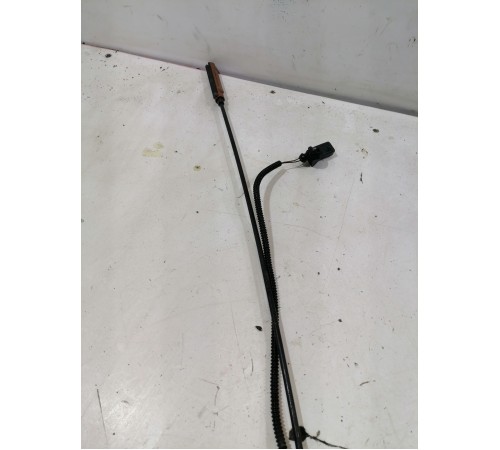 Замок капота