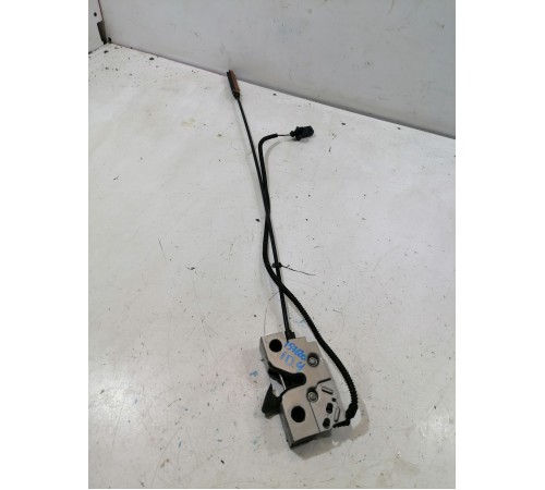 Замок капота