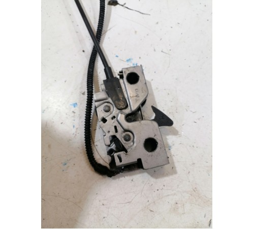 Замок капота