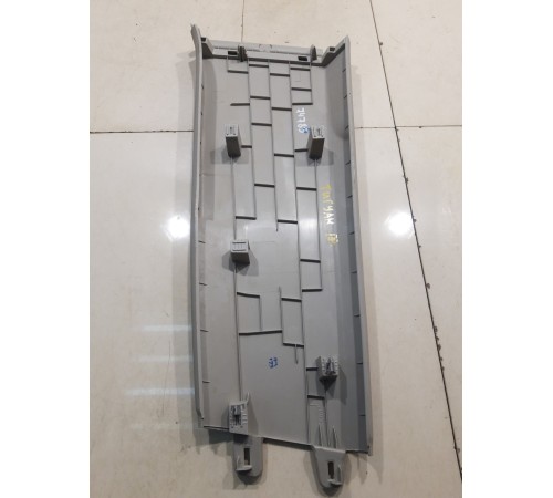 Обшивка средней стойки (правая)