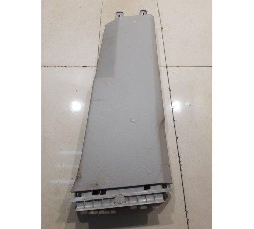 Обшивка средней стойки (правая)