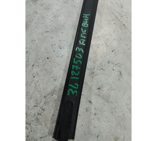 Уплотнитель стекла двери задний левый внутренний