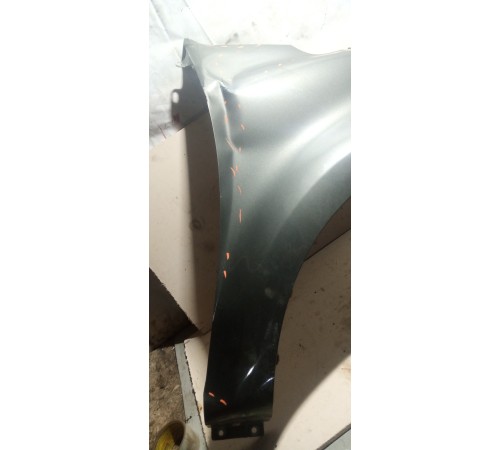 Крыло переднее правое