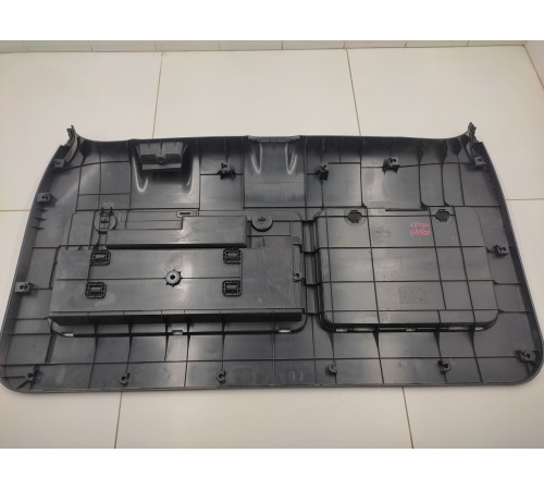 Обшивка крышки багажника