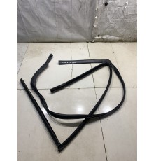 Уплотнитель стекла (задний правый внутренний)