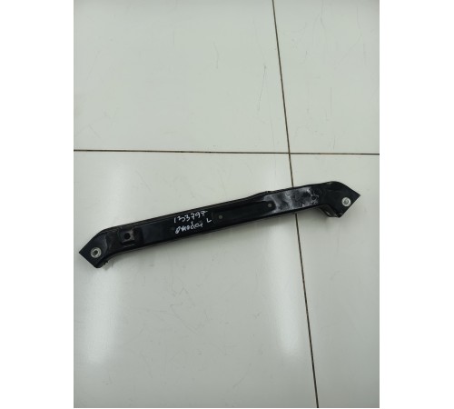 Кронштейн кузова передний левый