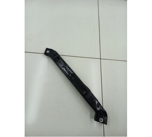 Кронштейн кузова передний левый