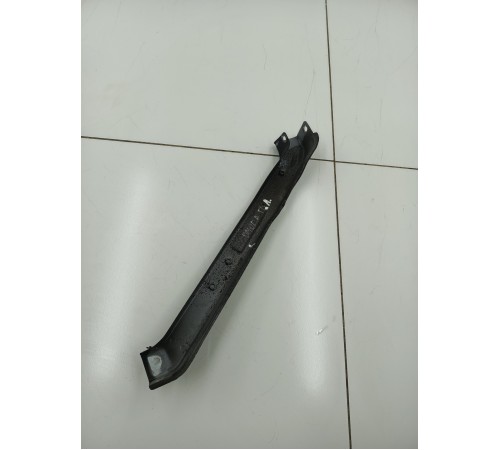 Кронштейн кузова передний левый