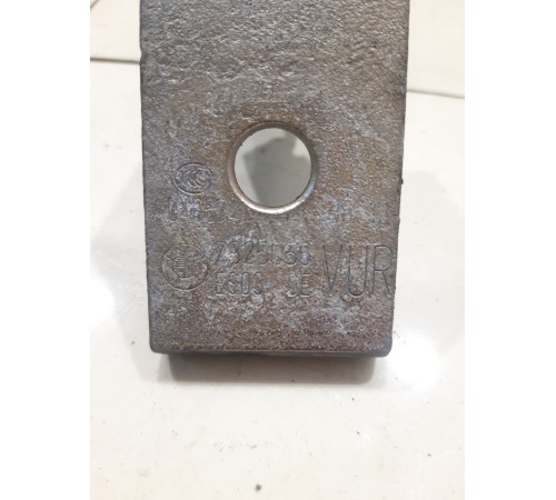 Петля двери (передняя, правая, нижняя)