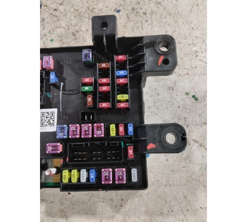 Блок предохранителей и реле