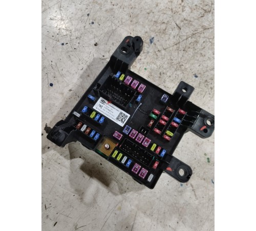 Блок предохранителей и реле