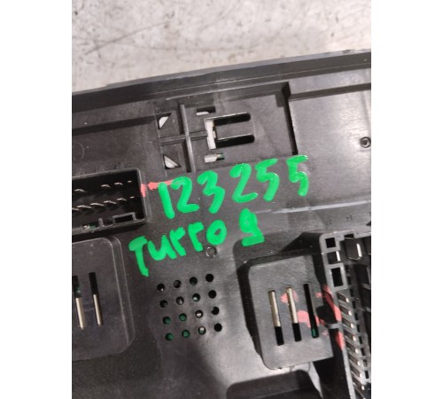 Блок предохранителей и реле