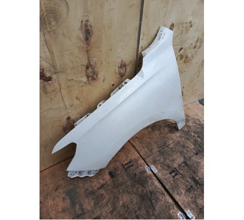 Крыло переднее левое