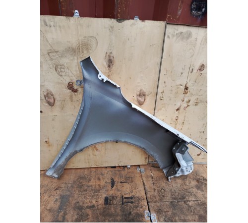 Крыло переднее левое