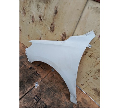 Крыло переднее левое