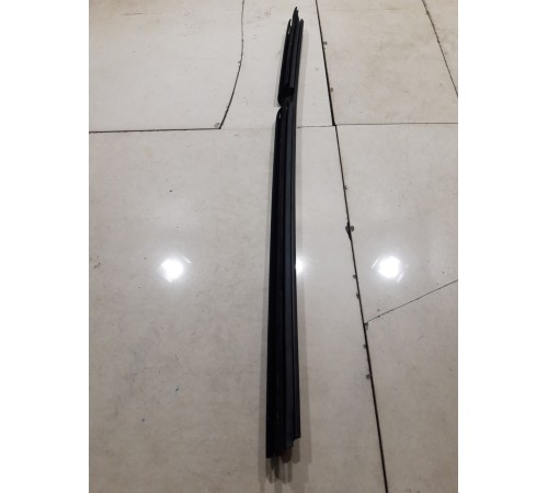 Уплотнитель стекла (задний правый внутренний)