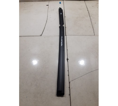 Уплотнитель стекла (задний правый внутренний)