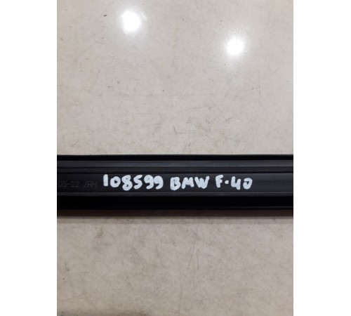 Уплотнитель стекла (задний правый внутренний)