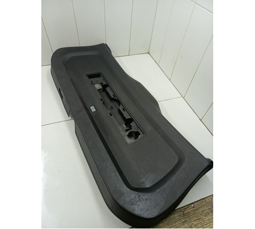 Обшивка двери багажника