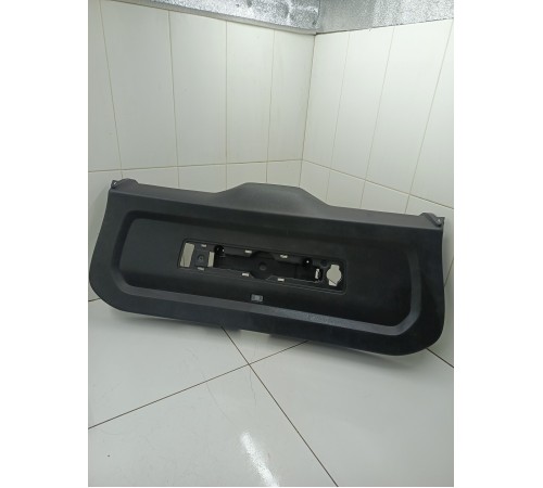 Обшивка двери багажника