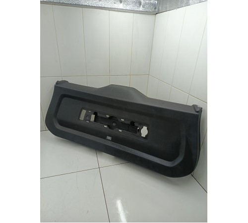 Обшивка двери багажника