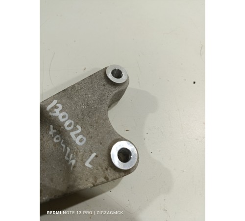 Кронштейн крепление левый