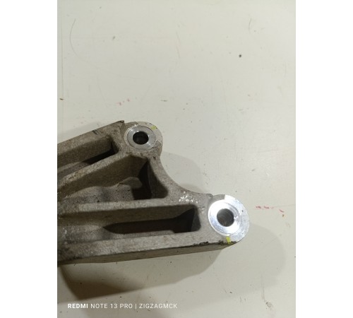 Кронштейн крепление левый