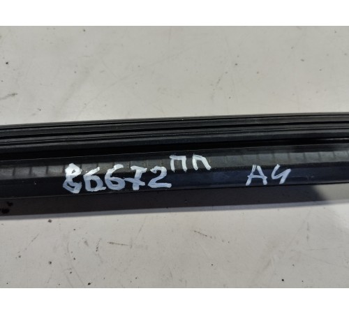 Уплотнитель стекла (передний правый внутренний)