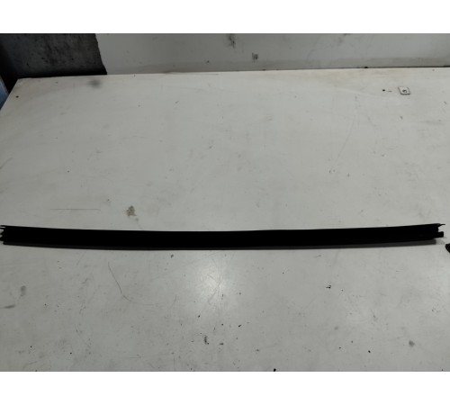 Уплотнитель стекла (передний правый внутренний)