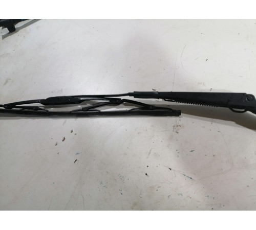 Поводок стеклоочистителя левый