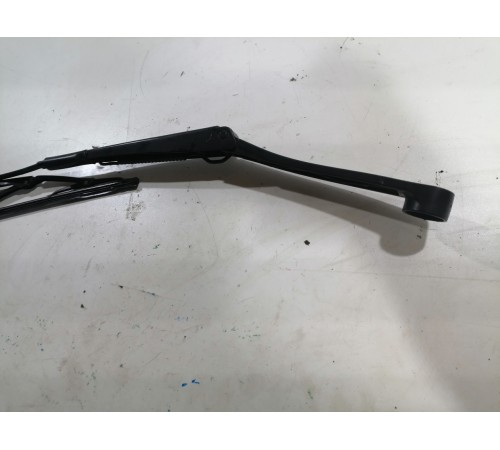 Поводок стеклоочистителя левый