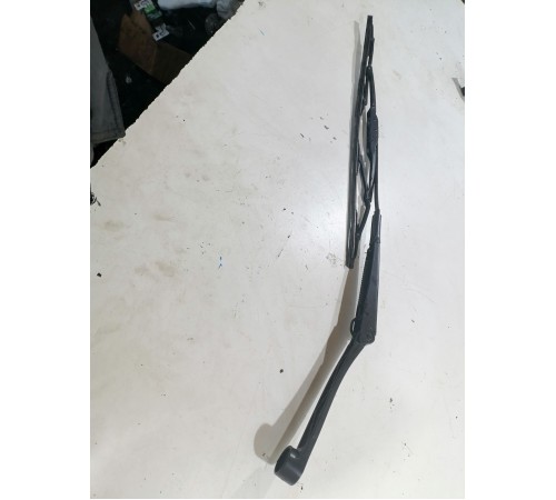 Поводок стеклоочистителя левый