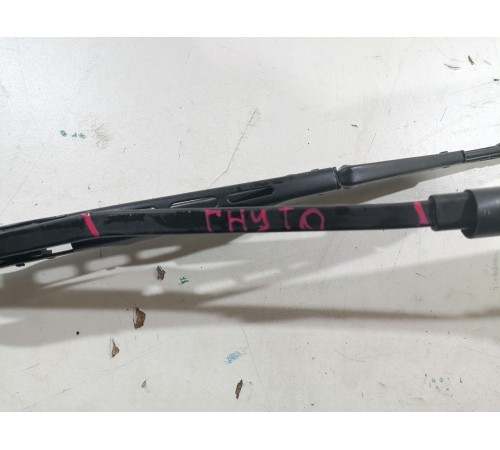 Поводок стеклоочистителя левый