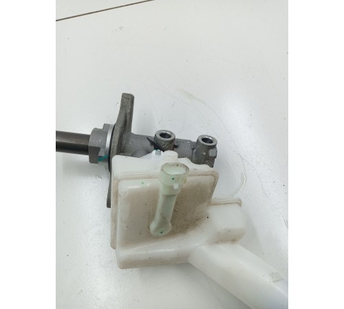 Главный тормозной цилиндр с бачком