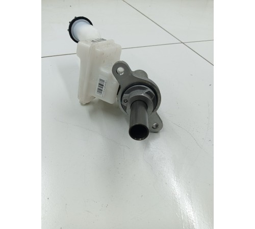 Главный тормозной цилиндр с бачком