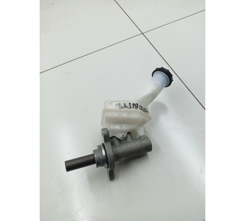 Главный тормозной цилиндр с бачком