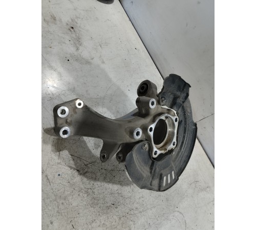 Кулак поворотный задний левый