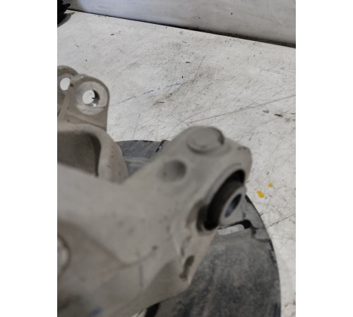 Кулак поворотный задний левый