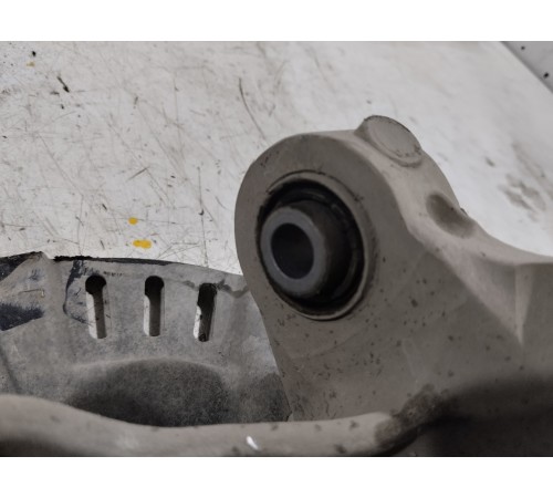 Кулак поворотный задний левый