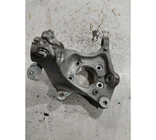 Кулак поворотный передний правый