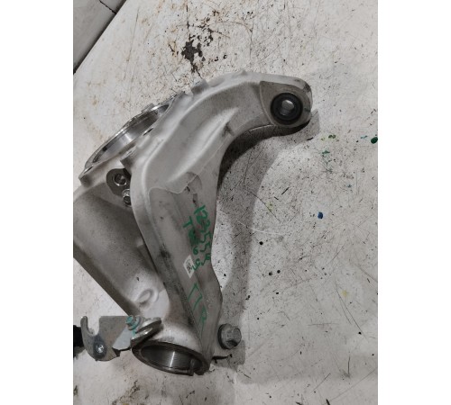 Кулак поворотный передний правый