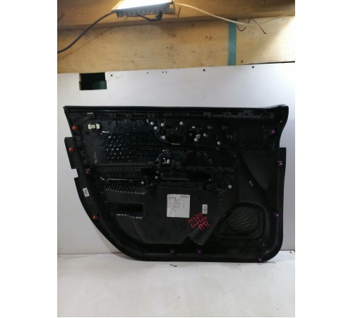 Обшивка двери передняя правая