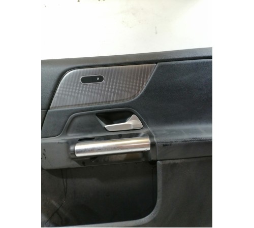 Обшивка двери передняя правая