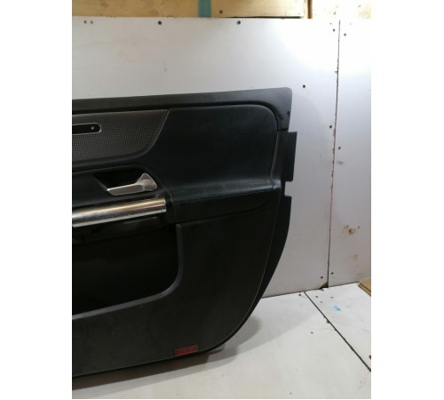 Обшивка двери передняя правая
