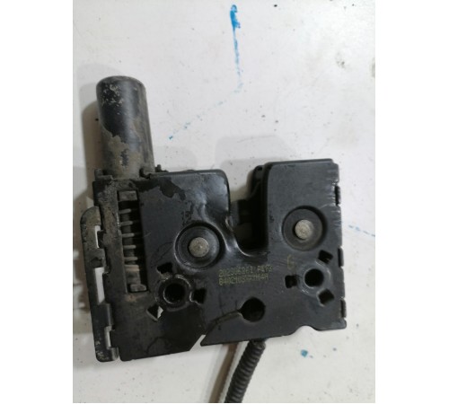 Замок капота левый