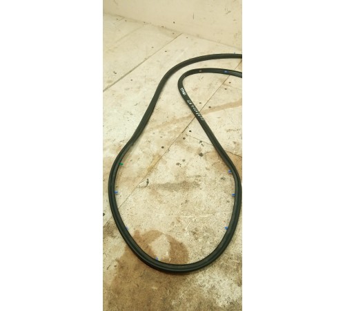 Уплотнитель двери задней правой