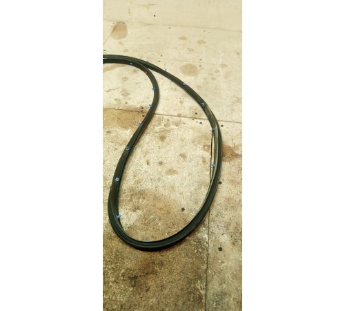 Уплотнитель двери задней правой