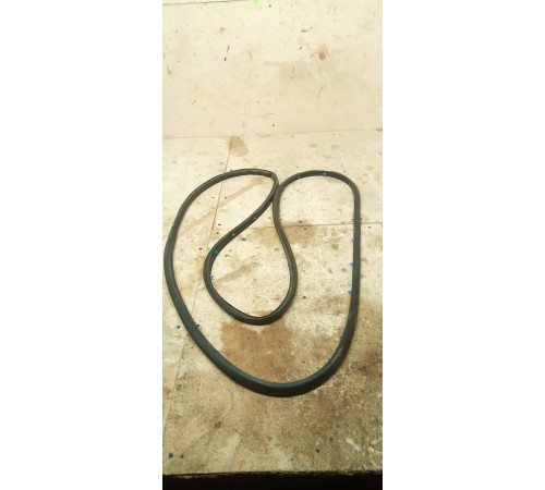 Уплотнитель двери задней правой