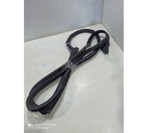 Уплотнитель двери(задний левый)